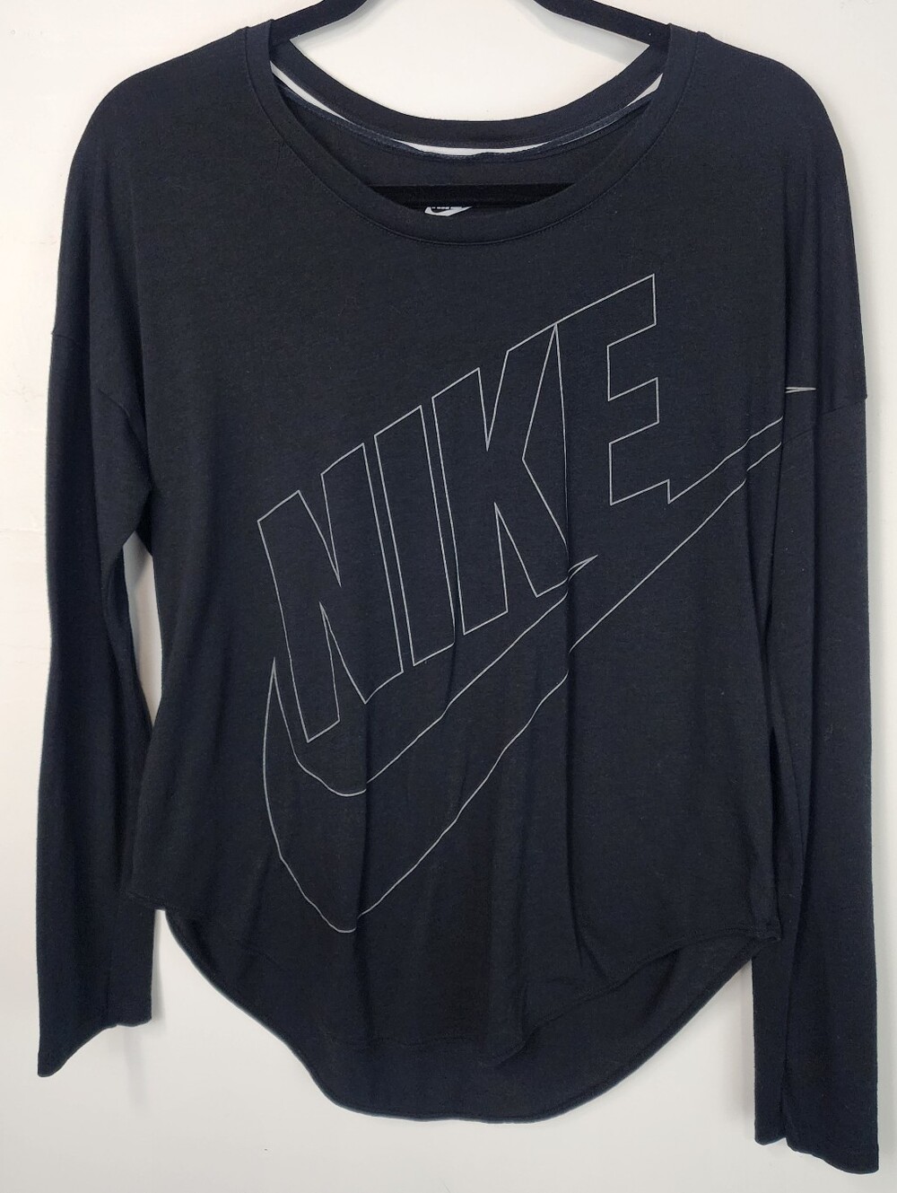 Womens Nike Sportswear Black Long-Sleeve Outline Logo Tee Sz Medium